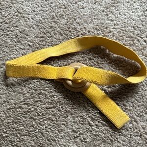 Vintage Gold Waist Belt w Wooden Buckle